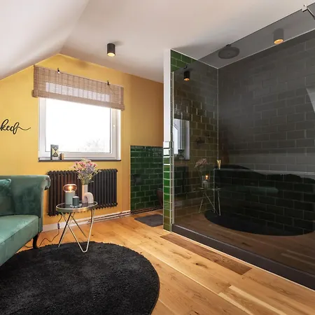 Dachgeschoss Annie Апартаменты *